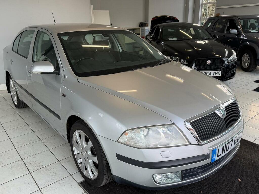 Skoda Octavia 1.6 Fsi Ambiente Tiptronic Euro 4 Red #1