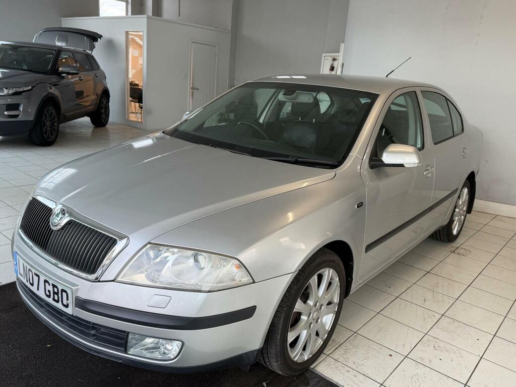 Skoda Octavia 1.6 Fsi Ambiente Tiptronic Euro 4 Red #2