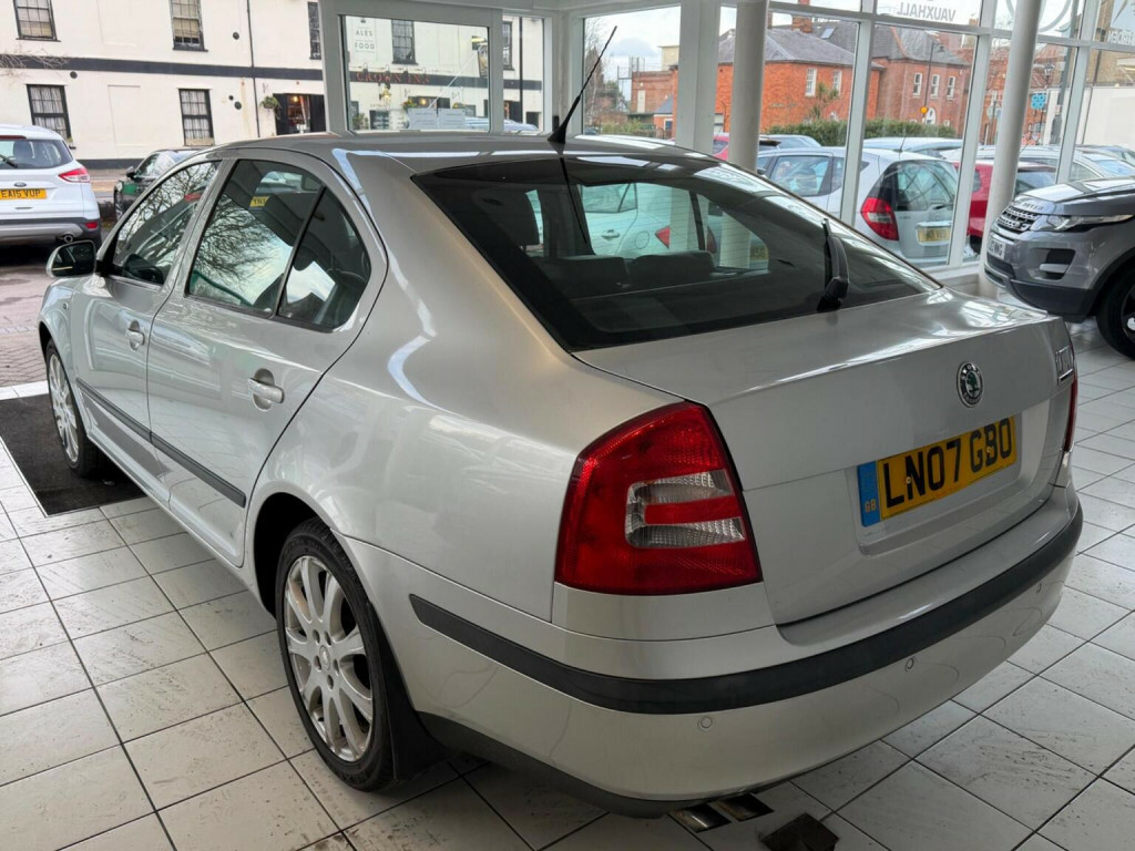 Skoda Octavia 1.6 Fsi Ambiente Tiptronic Euro 4 Red #29
