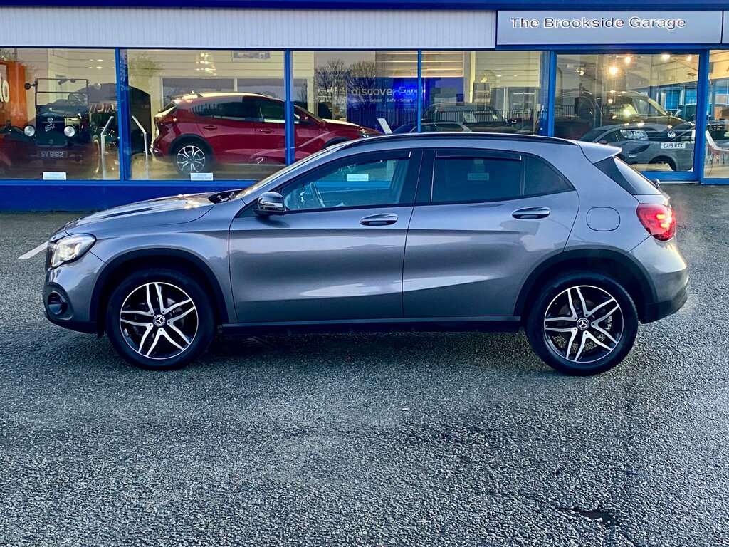 Mercedes-Benz GLA Class 1.6 Gla180 Urban Edition Suv Eur DF19NWZ Grey #4