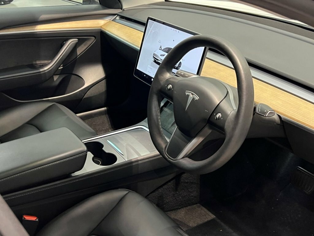 Tesla Model 3 Saloon MA71ZRR White #3