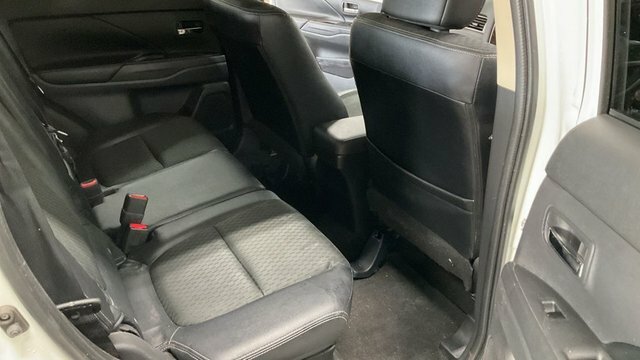 Mitsubishi Outlander Di-d Gx 3 White #6