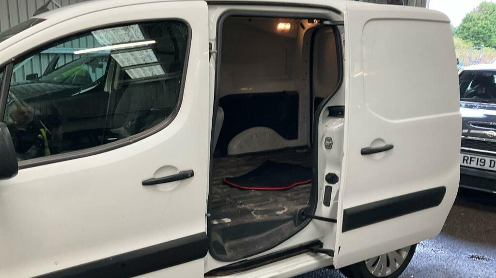 Citroen Berlingo 1.6 Hdi 625 Enterprise BJ16BXC White #6