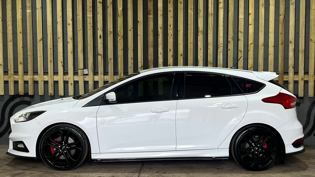 Ford Focus 2.0T Ecoboost St-2 Hatchback Eur CK67HZT White #4
