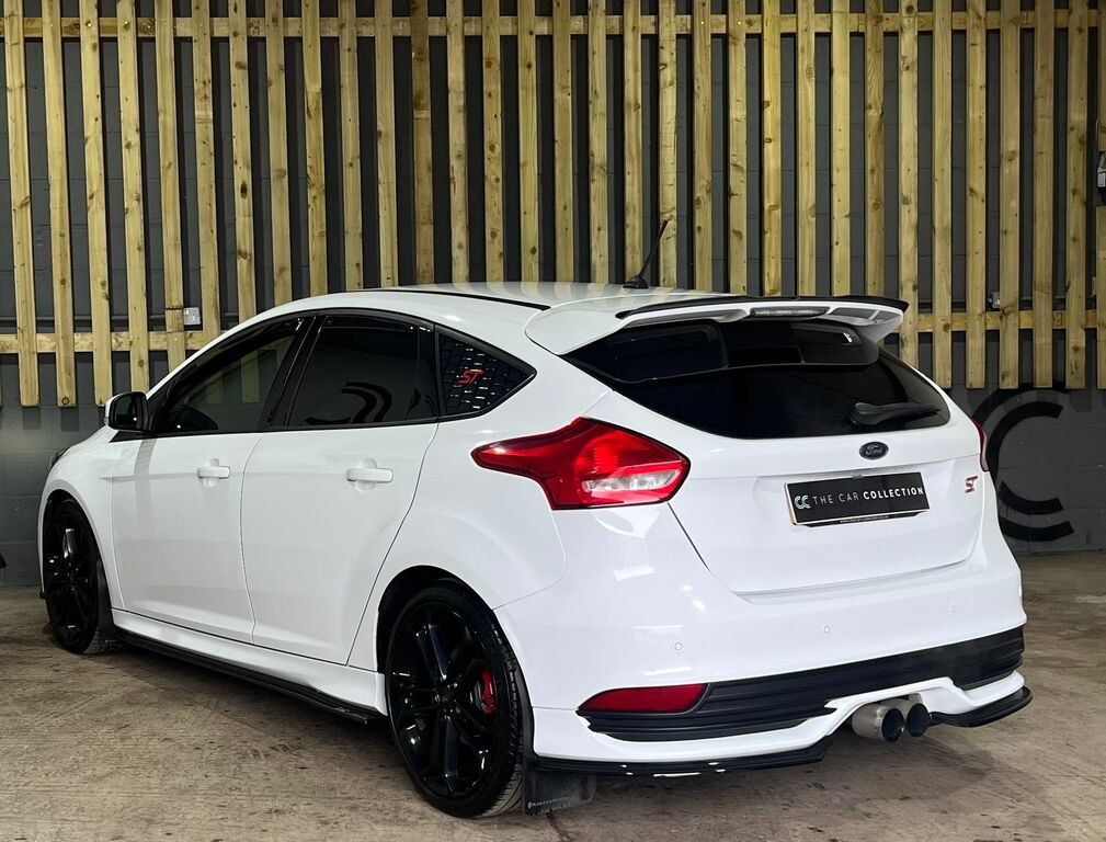 Ford Focus 2.0T Ecoboost St-2 Hatchback Eur CK67HZT White #5