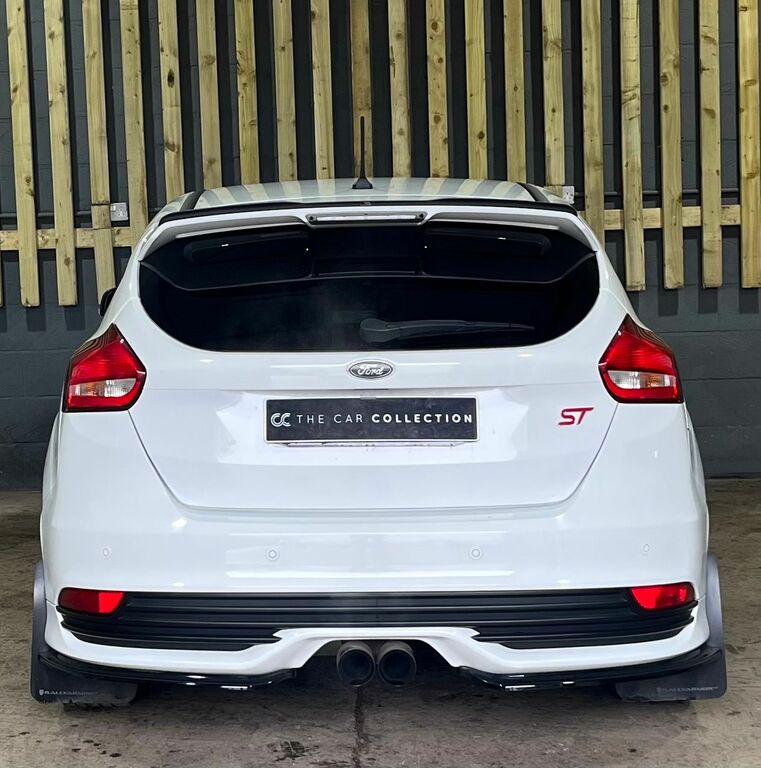 Ford Focus 2.0T Ecoboost St-2 Hatchback Eur CK67HZT White #6