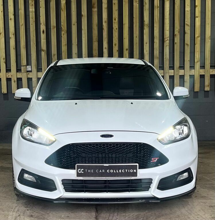 Ford Focus 2.0T Ecoboost St-2 Hatchback Eur CK67HZT White #2