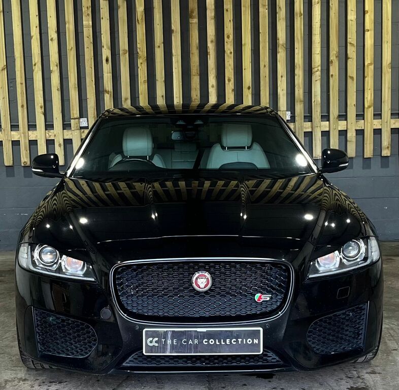 Jaguar XF 3.0D V6 S Saloon Euro 6 Ss 300 OY67GZE Black #2