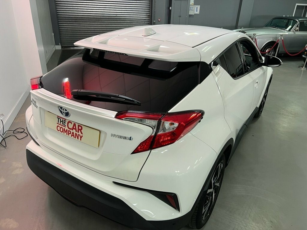 Toyota C-Hr Design WG68OOW White #4