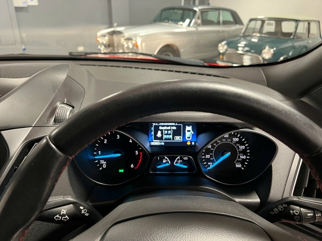 Ford Kuga Suv SR18LKC Red #4