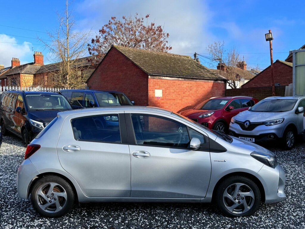 Toyota Yaris 1.5 Vvt-h Icon E-cvt Euro 6 WK15NZA Silver #3