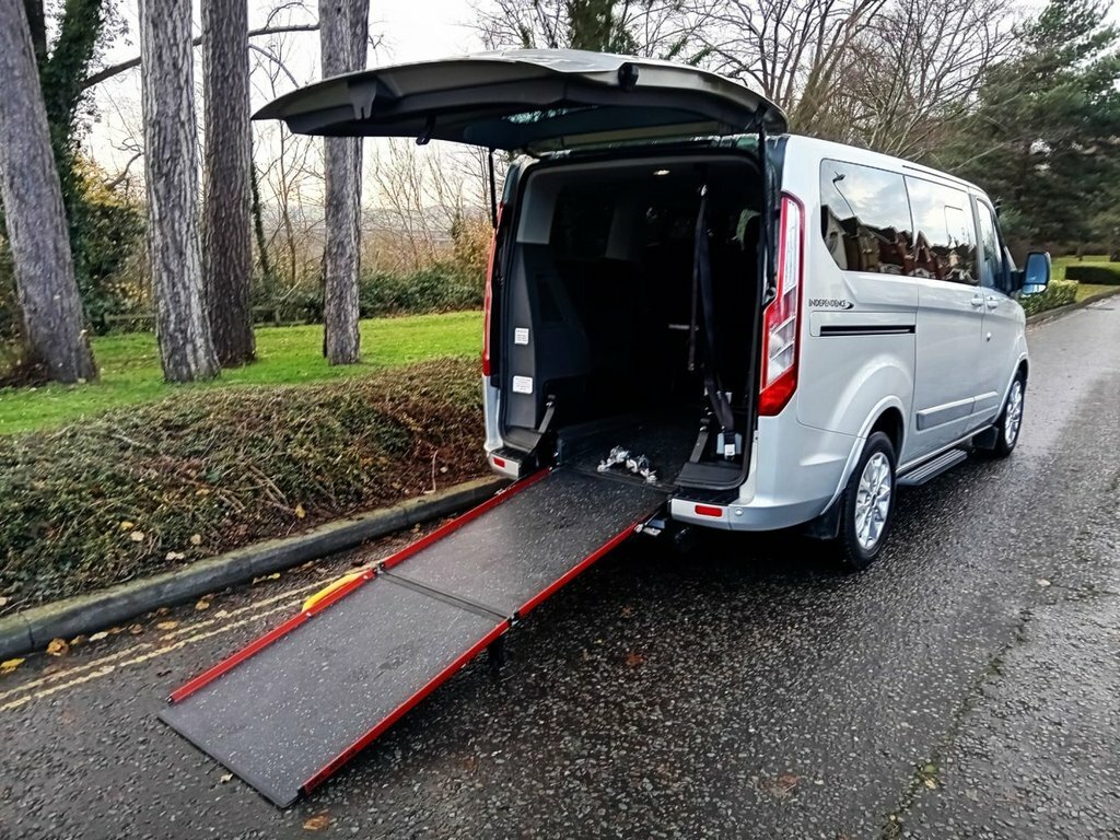 Ford Tourneo Custom 2L Titanium Silver