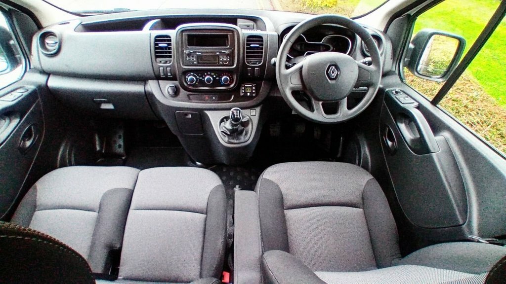 Renault Trafic 2L Business White #4