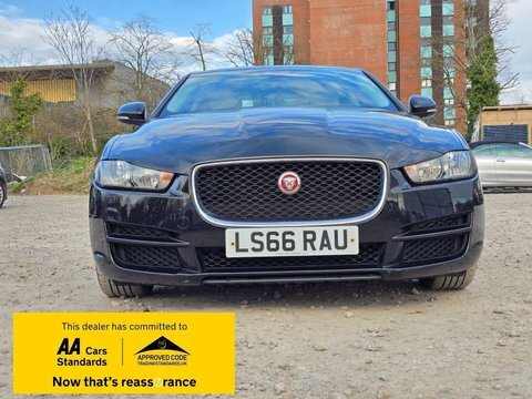 Jaguar XE 2.0D Prestige Black #3