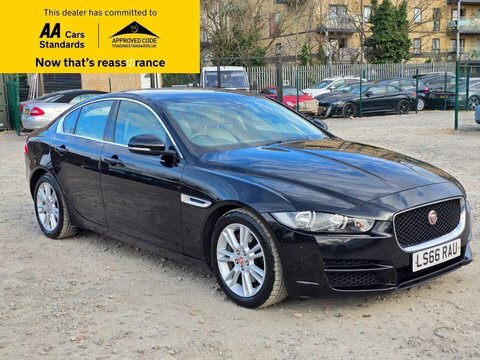 Jaguar XE 2.0D Prestige Black #2