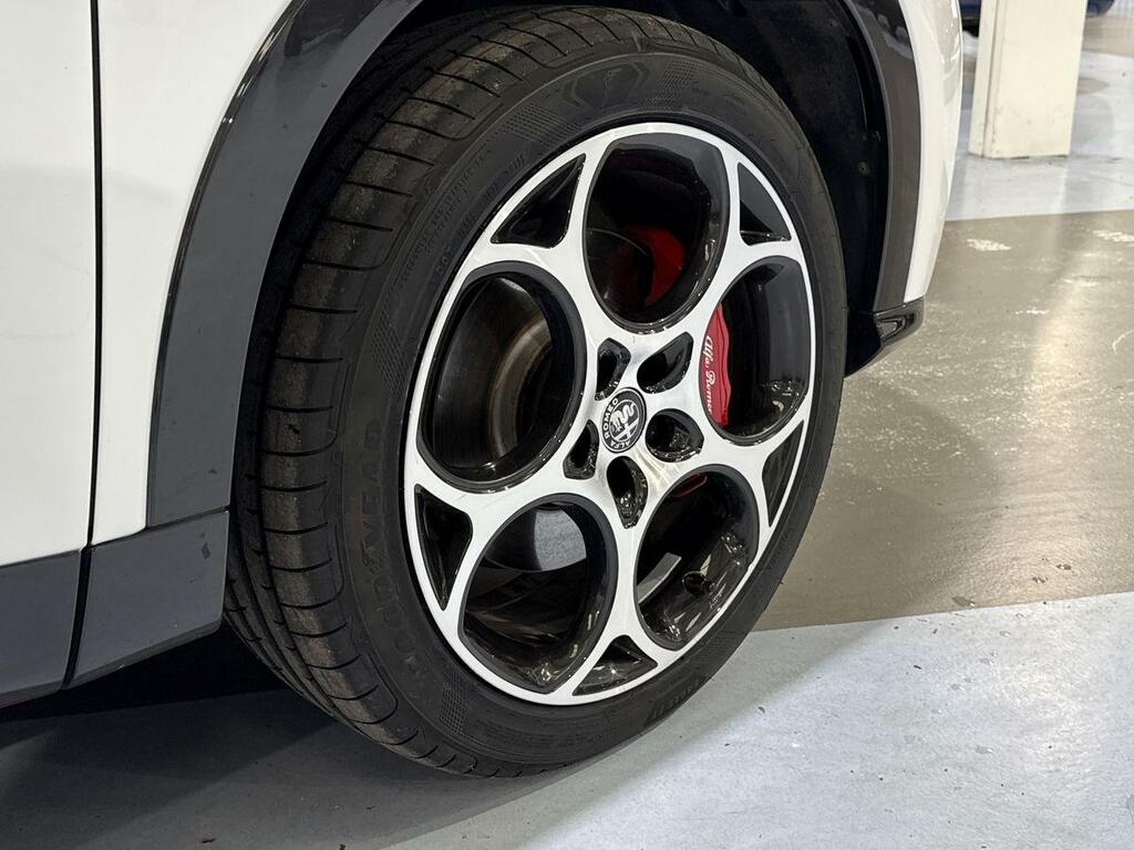 Alfa Romeo Tonale 1.3 Phev Veloce White #4
