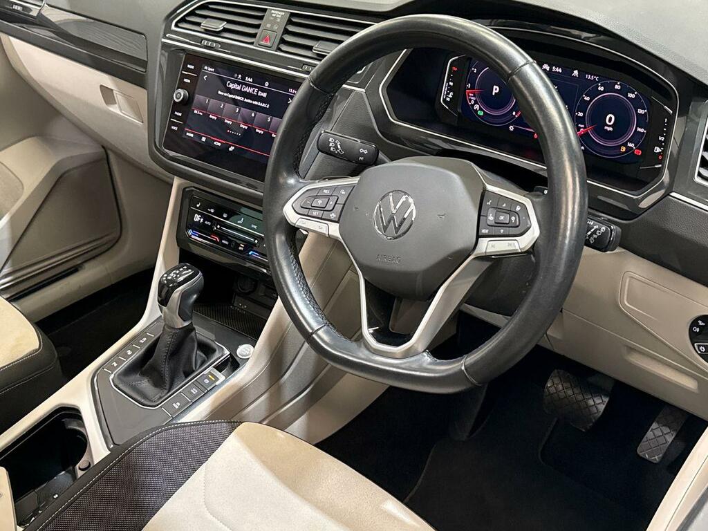 Volkswagen Tiguan 2.0 Tdi Bluemotion Tech Match Black #3