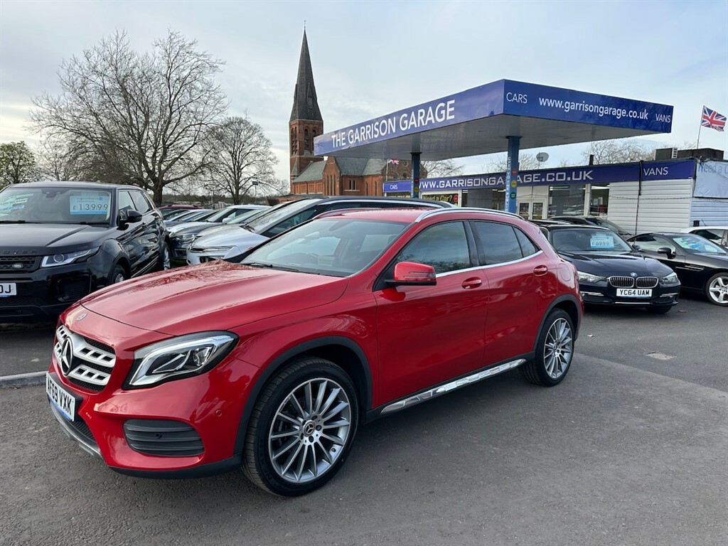 Mercedes-Benz GLA Class Gla 180 Line Edition Red