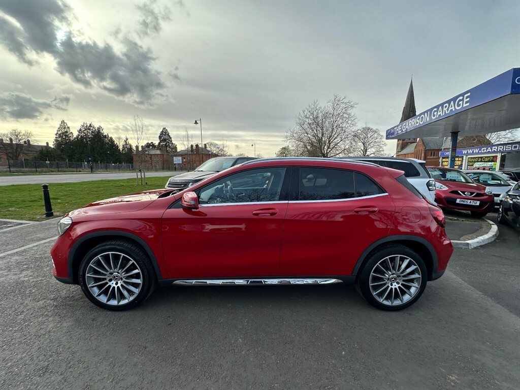 Mercedes-Benz GLA Class Gla 180 Line Edition AF69VXK Red #2