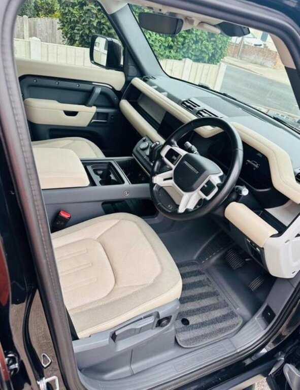 Land Rover Defender 2.0 S 198 Bhp Black #4