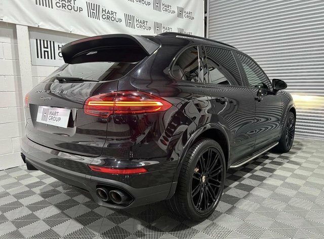 Porsche Cayenne 3.0 D V6 Platinum Edition Tiptronic S 258 Bhp LX66NFE Black #3