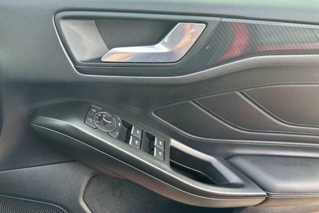 Ford Focus 1.0 St-line Vignale 123 Bhp Red #6