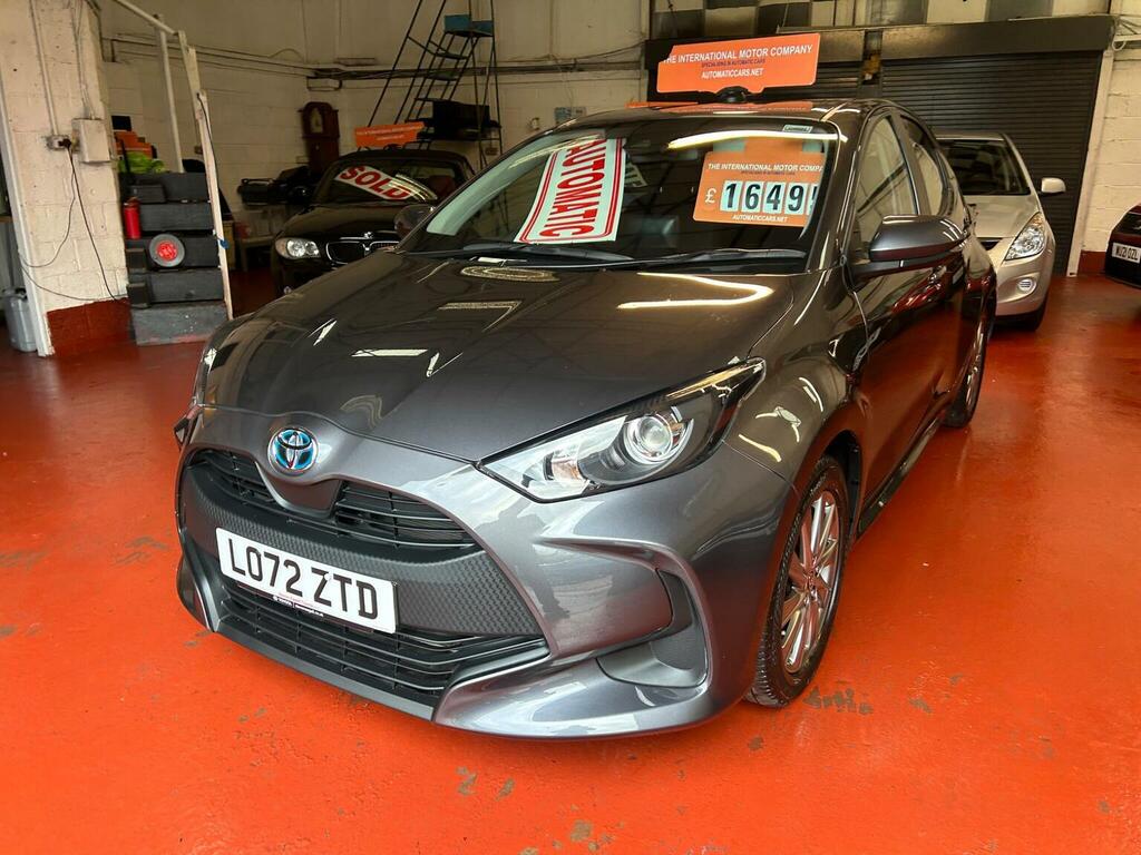Toyota Yaris Hatchback 1.5 Vvt-h Icon E-cvt Euro 6 Ss 2 LO72ZTD Grey