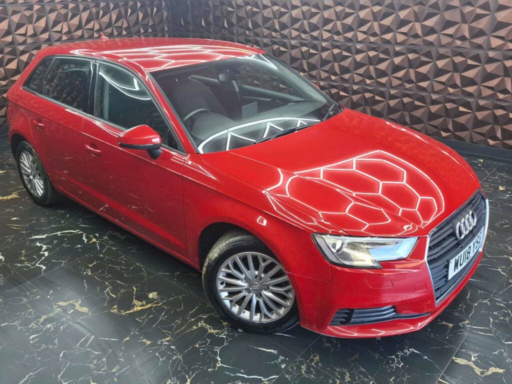 Audi A3 Sportback Tfsi Se Technik WU18YSG Red #2