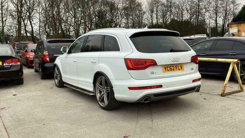 Audi Q7 3.0 Tdi V6 S YC62FLV White #2
