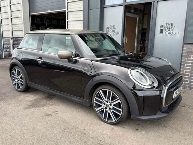 Mini Hatch 2021 1.5 Cooper Exclusive Hatchback Man FV71XDE Black #2