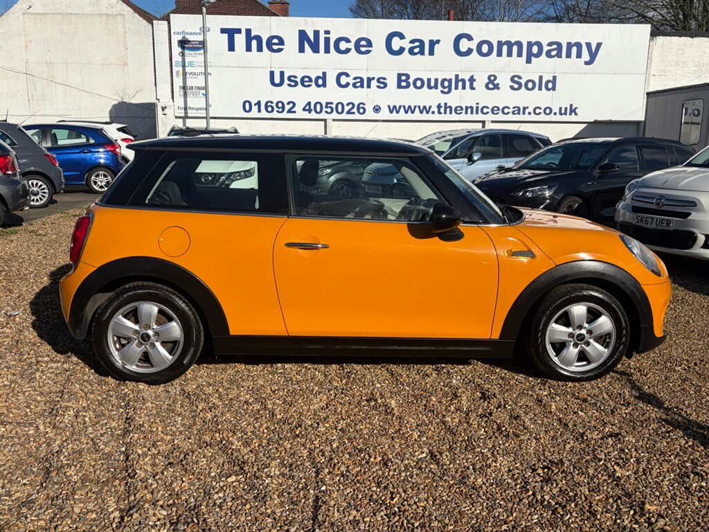 Mini Hatch 1.5 L Cooper Orange