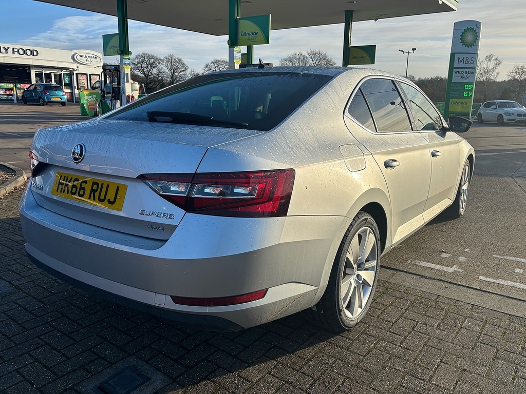 Skoda Superb 2.0 Tdi Se L Executive Hatchback Dsg Au Silver #2