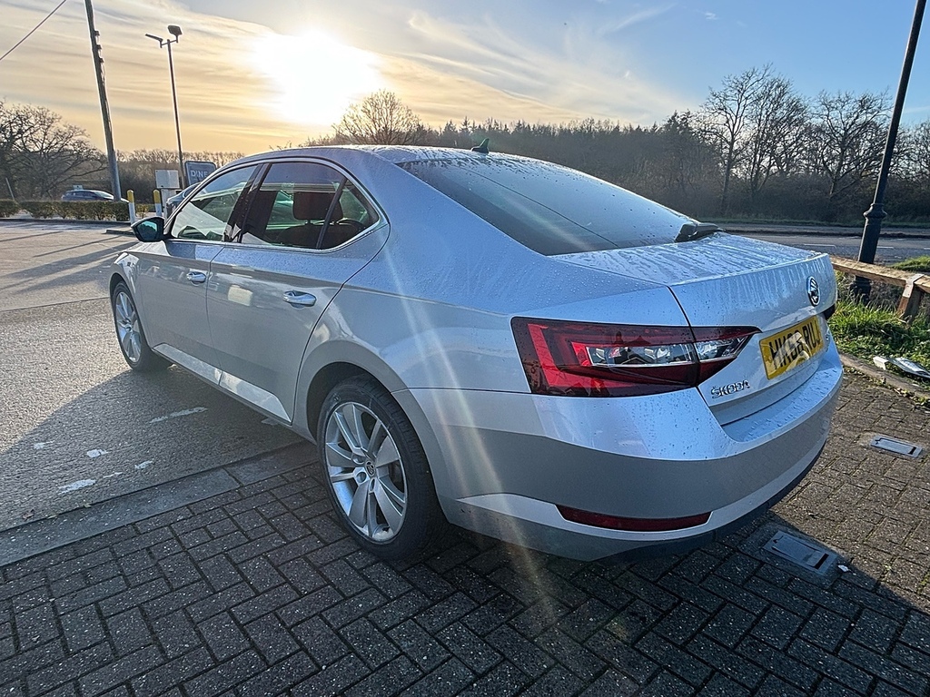Skoda Superb 2.0 Tdi Se L Executive Hatchback Dsg Au Silver #5