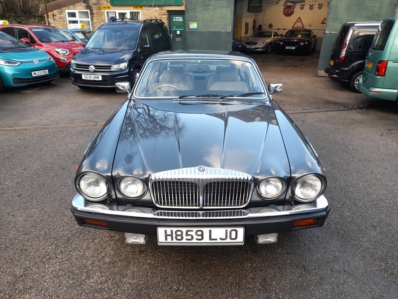 Daimler Double Six V12 Manufactured 1991 Grey #2