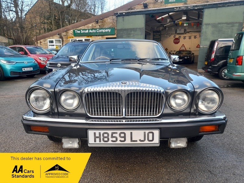 Daimler Double Six V12 Manufactured 1991 Grey #4