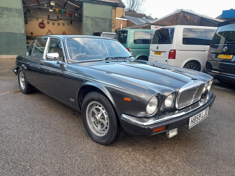 Daimler Double Six V12 Manufactured 1991 Grey