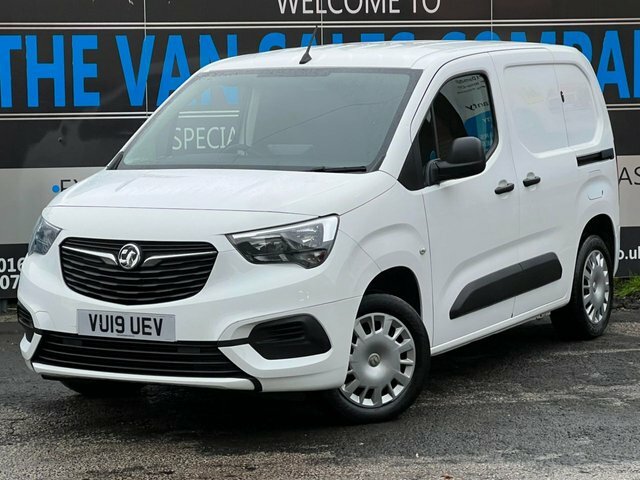 Vauxhall Combo Mpv VU19UEV White #4