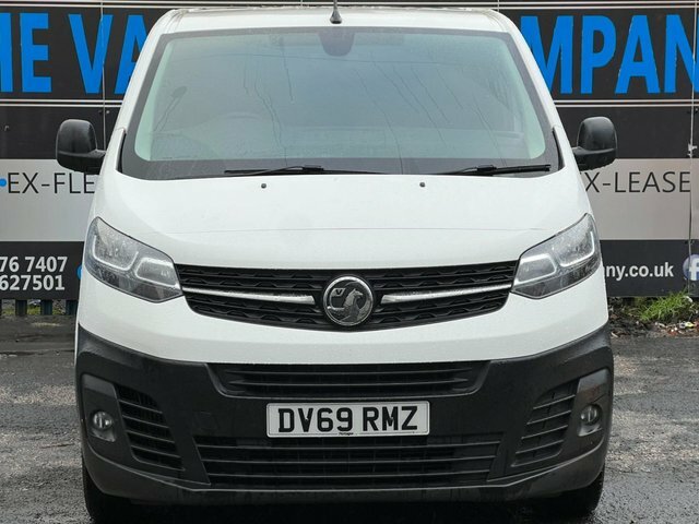 Vauxhall Vivaro Mpv DV69RMZ White #3