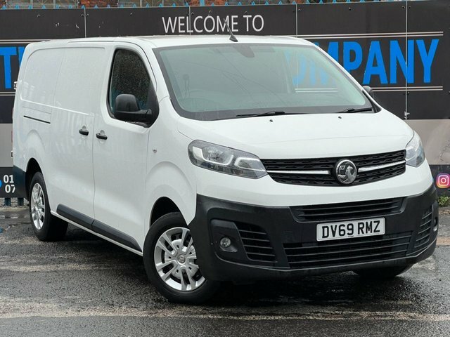 Vauxhall Vivaro Mpv DV69RMZ White #2