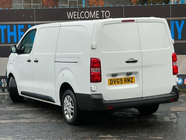 Vauxhall Vivaro Mpv DV69RMZ White #6