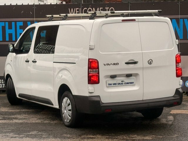 Vauxhall Vivaro Mpv WV69XRZ White #4
