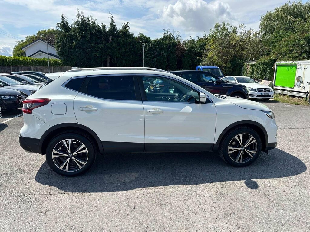 Nissan Qashqai Suv 1.2 Dig-t N-connecta Euro 6 Ss 201767 BD67ZYN White #6