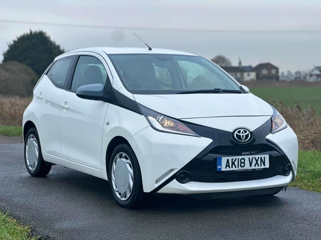 Toyota Aygo X X-play Vvt-i White