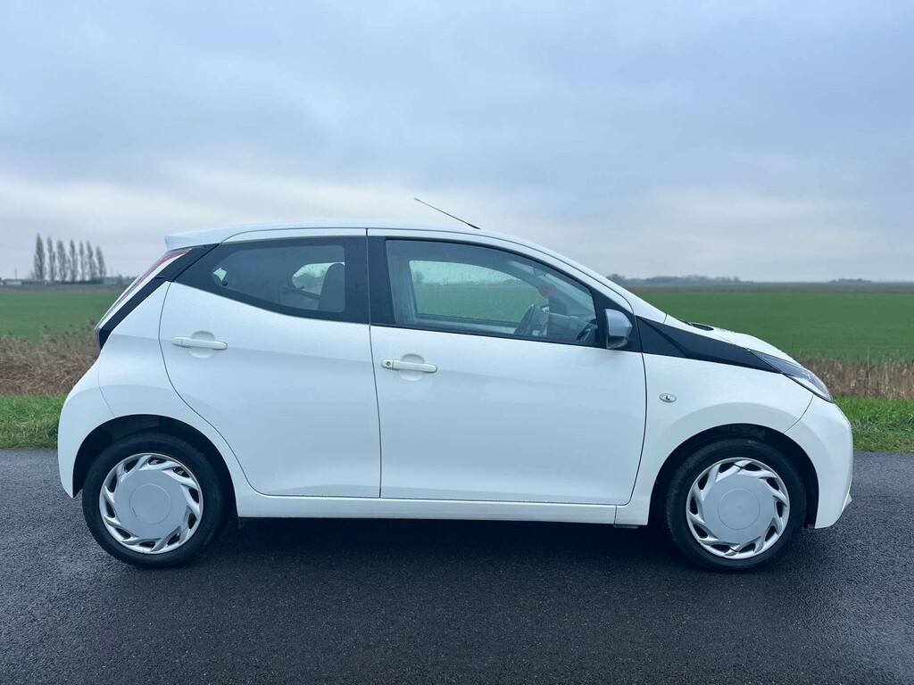 Toyota Aygo X X-play Vvt-i AK18VXN White #6