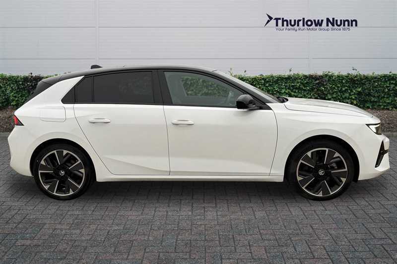 Vauxhall Astra 54Kwh Ultimate Hatchback 156 Ps AU25WRJ White #2