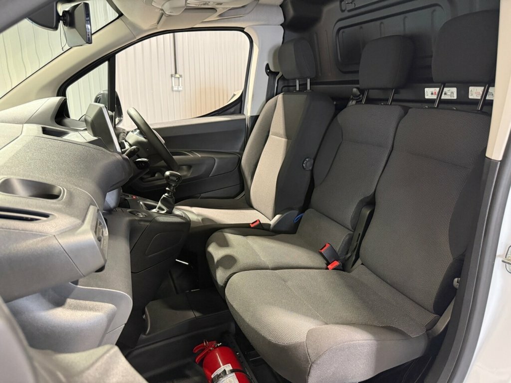 Peugeot Partner 1.5L Asphalt Premium LL72CWX White #6