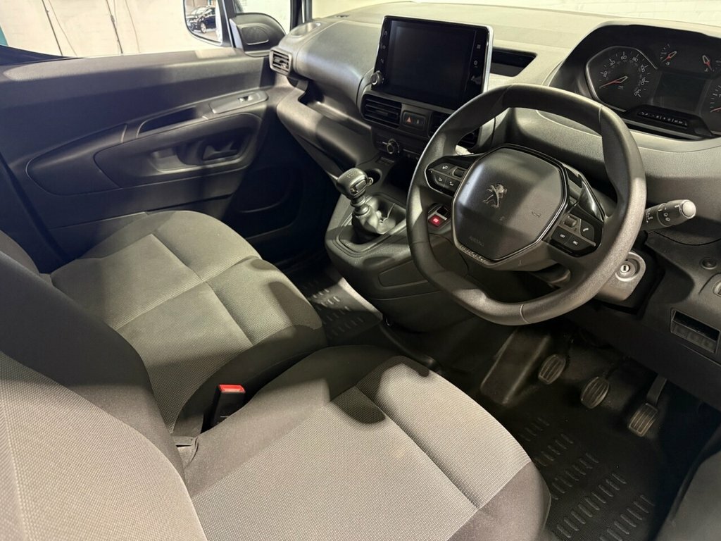 Peugeot Partner 1.5L Asphalt Premium LL72CWX White #3
