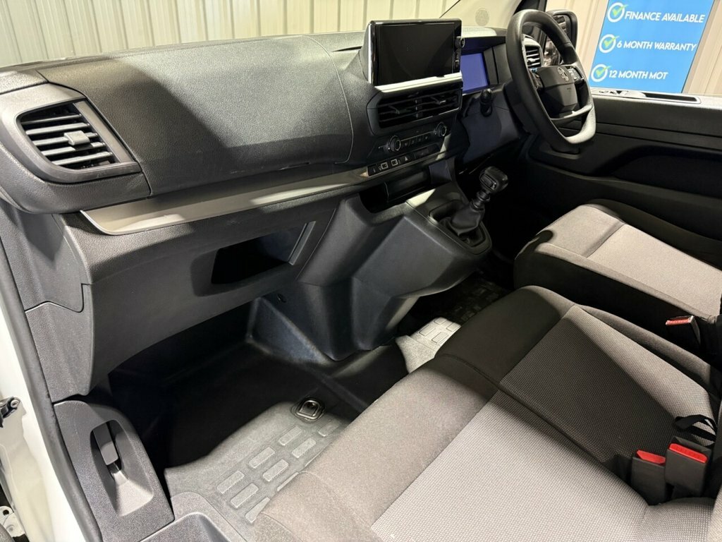 Vauxhall Vivaro 2L Pro 6Dr DT24XHF White #4