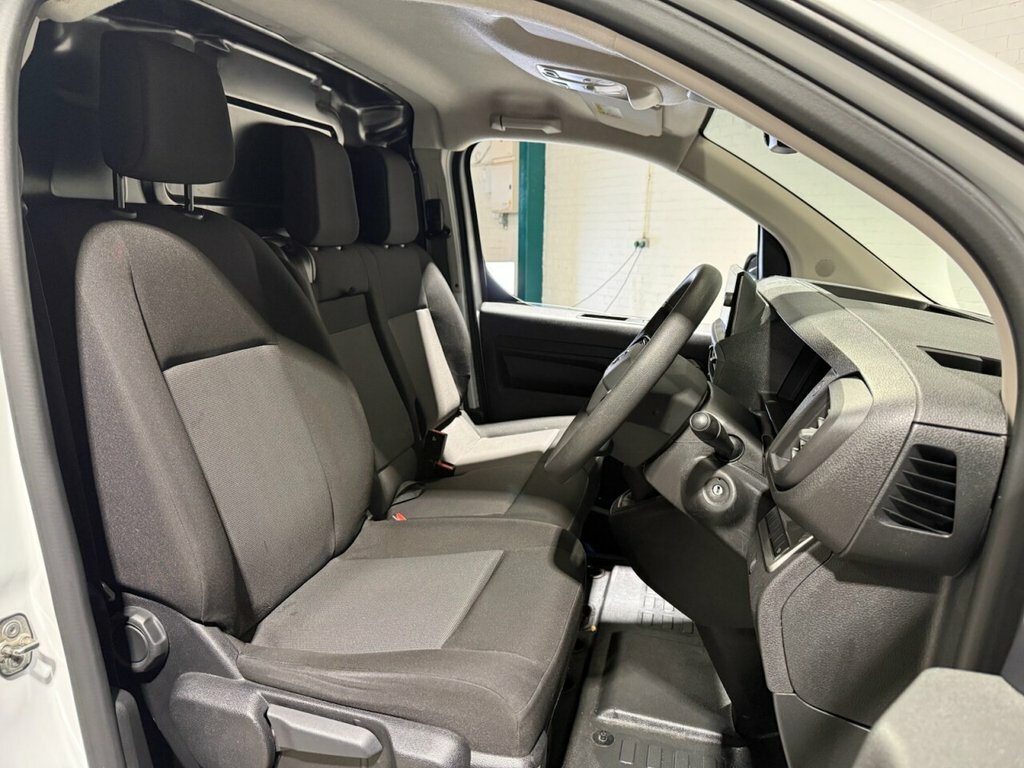 Vauxhall Vivaro 2L Pro 6Dr DT24XHF White #5