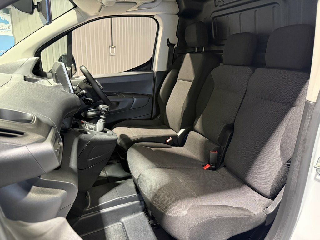 Peugeot Partner 1.5L Asphalt Premium LL72CXC White #4